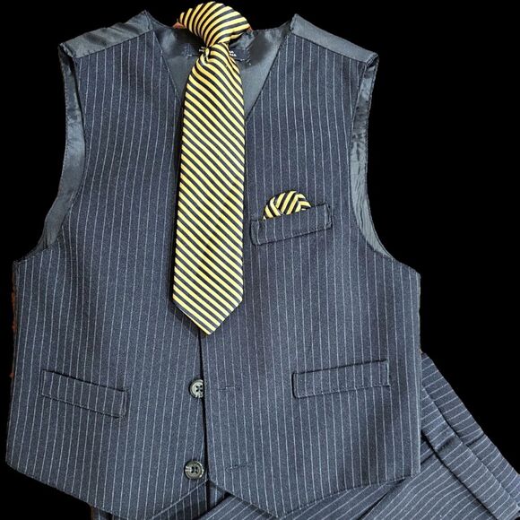 Boys Formal Wear 3-piece ensemble, Size 5 - Picture 1 of 6
